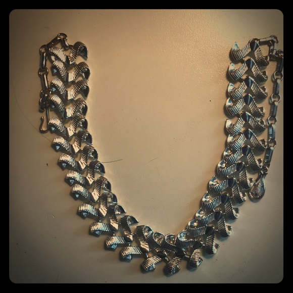 Silver chained necklace - Picture 1 of 2